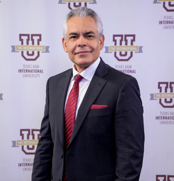 Dr. Luis Perez-Batres