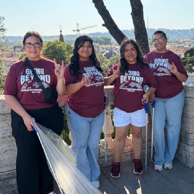 TAMIU Global Pathways students