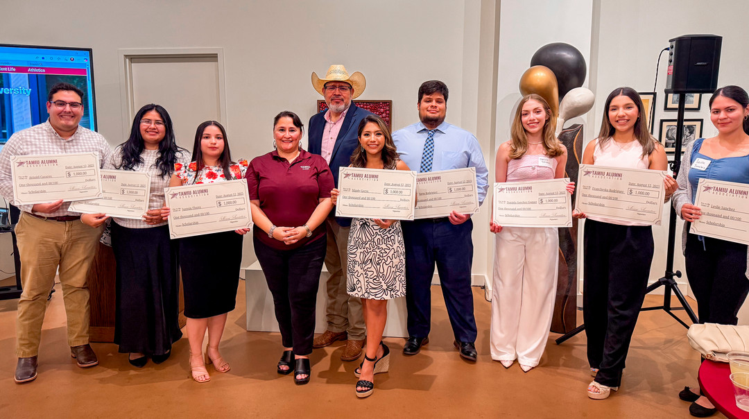 Alumni Association Fall 2025 Scholarship Recipients and Members of the Alumni Association stand together after ceremonies.